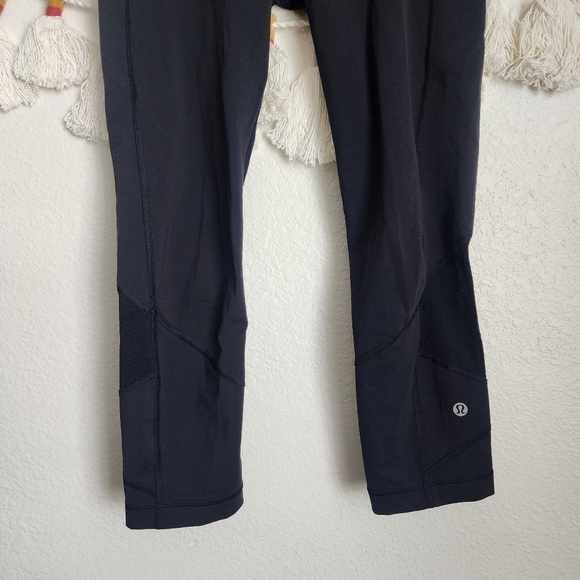 Lululemon Black Run Pace Crop Mesh Leggings W/Pockets Mid Rise Yoga Training 6 - Picture 7 of 12